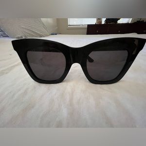Diff glasses. Glossy black with black lenses. Case included.